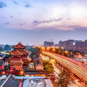 Happy Dragon Alley Hotel-In The City Center Close To The Subway&Free Coffe Laundry Fluent English Speaking,Tourist Attractions Ticket Service&Food Recommendation,Near Tian Anmen Forbiddencity,Near Lama Temple,Easy Access To The Airport